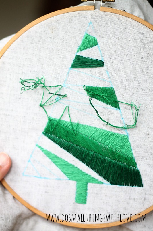 DIY Satin Stitch Christmas Tree Pillow… Love this! #christmas #crafts #gifts 