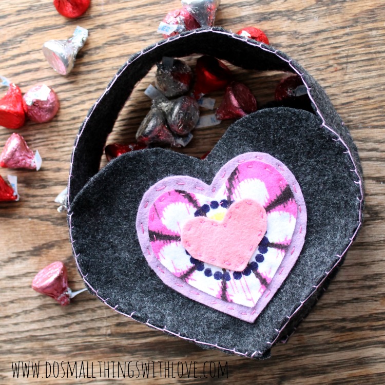 felt heart shaped valentines bag 1
